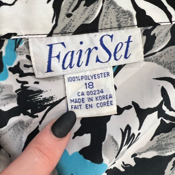 Fair Set Button Up T-Shirt - Picture 5 of 10
